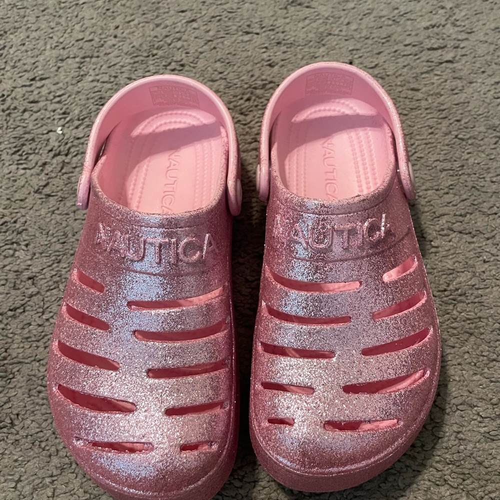 NWT Nautica pink crocs w glitter